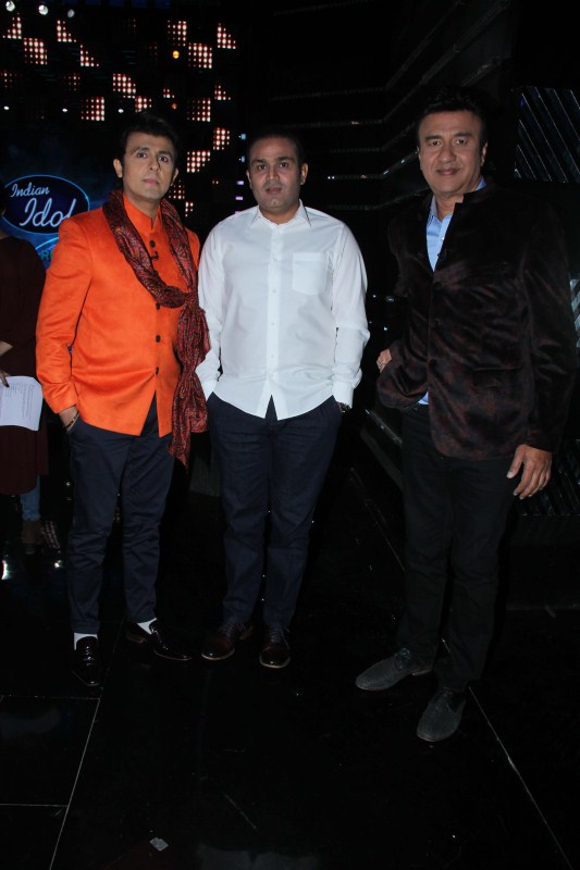 Former cricket player Virender Sehwag appears as special guest on the Indian Idol show. Virender Sehwag,Indian Idol show,Virender Sehwag on Indian Idol show,Former cricket player Virender Sehwag,Virender Sehwag pics,Virender Sehwag images,Virender Sehwag photos,Virender Sehwag stills,Virender Sehwag pictures