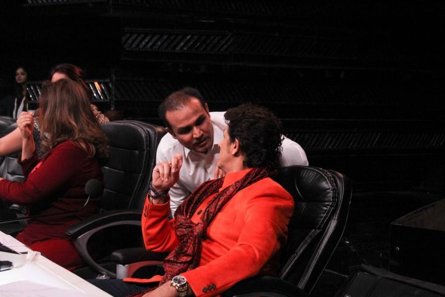 Former cricket player Virender Sehwag appears as special guest on the Indian Idol show. Virender Sehwag,Indian Idol show,Virender Sehwag on Indian Idol show,Former cricket player Virender Sehwag,Virender Sehwag pics,Virender Sehwag images,Virender Sehwag photos,Virender Sehwag stills,Virender Sehwag pictures