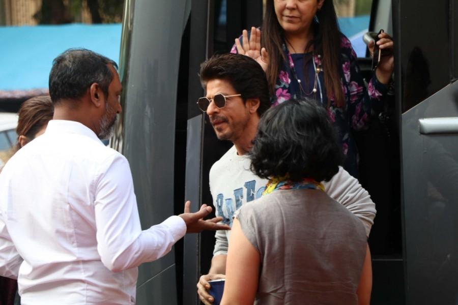 Photos of Bollywood actor Shah Rukh Khan promotes Raees at Mehboob Studio in Bandra. Shah Rukh Khan,actor Shah Rukh Khan,SRK,Raees,Raees promotion,Mehboob Studio,Shah Rukh Khan promotes Raees,Shah Rukh Khan promotes Raees movie