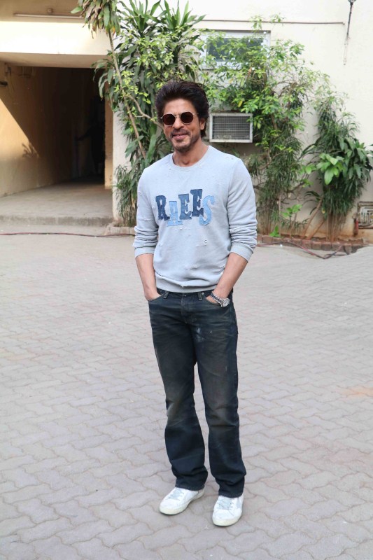 Photos of Bollywood actor Shah Rukh Khan promotes Raees at Mehboob Studio in Bandra. Shah Rukh Khan,actor Shah Rukh Khan,SRK,Raees,Raees promotion,Mehboob Studio,Shah Rukh Khan promotes Raees,Shah Rukh Khan promotes Raees movie
