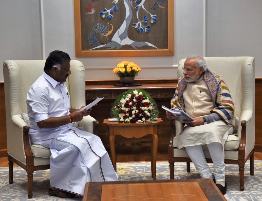 Jallikattu protests spread across Tamil Nadu, Chief minister Panneerselvam meets PM Narendra Modi. Panneerselvam,Narendra Modi,Panneerselvam meets PM Narendra Modi,Panneerselvam meets Narendra Modi,Panneerselvam meets Modi,Jallikattu protests,Marina Beach Jallikattu protests,Jallikattu protests spread across Tamil Nadu