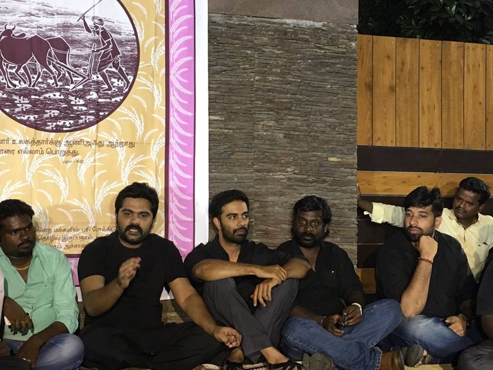 South Indian actor Silambarasan, Mahat and others protesting & sleeping on the streets outside actor Simbu's house. Jallikattu protest,jallikattu protests,Simbu,actor Simbu,Silambarasan,Simbu at Jallikattu protest,actor Simbu at Jallikattu protest