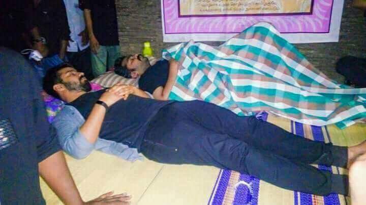 South Indian actor Silambarasan, Mahat and others protesting & sleeping on the streets outside actor Simbu's house. Jallikattu protest,jallikattu protests,Simbu,actor Simbu,Silambarasan,Simbu at Jallikattu protest,actor Simbu at Jallikattu protest