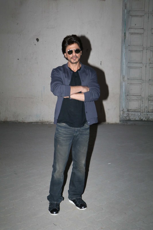 Bollywood actor Shah Rukh Khan spotted at Mehboob studio. Shah Rukh Khan,actor Shah Rukh Khan,Shahrukh Khan,Shah Rukh Khan at Mehboob studio,Raees,Raees promotions,Raees movie promotions
