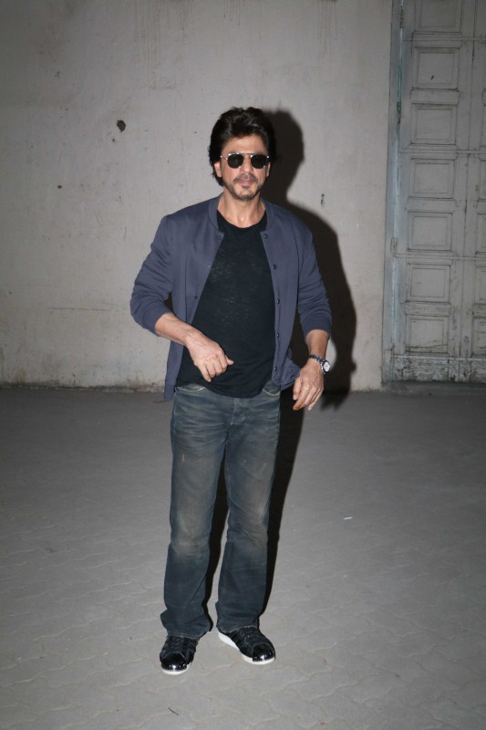 Bollywood actor Shah Rukh Khan spotted at Mehboob studio. Shah Rukh Khan,actor Shah Rukh Khan,Shahrukh Khan,Shah Rukh Khan at Mehboob studio,Raees,Raees promotions,Raees movie promotions