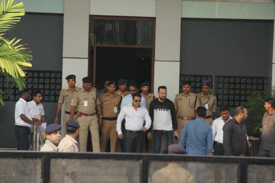 Bollywood actor Salman Khan was today acquitted of all charges in the Arms Act case against him in the alleged poaching of two black bucks. Salman Khan,actor Salman Khan,Arms Act case,Salman Khan Arms Act case,Salman Khan reaches Jodhpur CJM Court,Salman Khan reaches Jodhpur,Salman Khan reaches Jodhpur Court