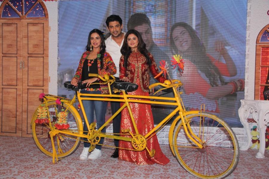 Launch of Colors new show Dil Se Dil Tak at baunglow 9. Colors new show,Dil Se Dil Tak,Dil Se Dil Tak new show,Dil Se Dil Tak new show launch,Dil Se Dil Tak new serial,Dil Se Dil Tak new show launch pics,Dil Se Dil Tak new show launch images,Dil Se Dil Tak new show launch photos,Dil Se Dil Tak new show launch
