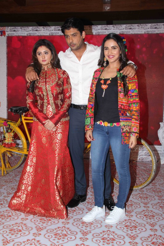 Launch of Colors new show Dil Se Dil Tak at baunglow 9. Colors new show,Dil Se Dil Tak,Dil Se Dil Tak new show,Dil Se Dil Tak new show launch,Dil Se Dil Tak new serial,Dil Se Dil Tak new show launch pics,Dil Se Dil Tak new show launch images,Dil Se Dil Tak new show launch photos,Dil Se Dil Tak new show launch