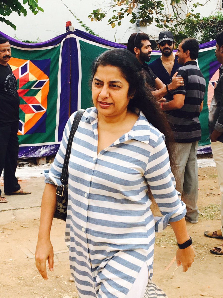 Suhasini Maniratnam at Nadigar Sangam Jallikattu protest. Shanthnu,Trisha,Sundar C,Prabhu,Nadigar Sangam Jallikattu protest,Nadigar Sangam,Jallikattu protest,Trisha at Jallikattu protest,celebs at Jallikattu protest,Shanthnu at Jallikattu protest,Sundar C at Jallikattu protest