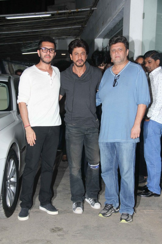 Ritesh Sidhwani, Shah Rukh Khan, Rahul Dholakia at Raees special screening. Shah Rukh Khan,Nawazuddin Siddiqui,Johny Lever,Neila Devi,Ritesh Sidhwani,Rahul Dholakia,Zoya Akhtar,Raees special screening,Raees,Raees special screening pics,Raees special screening images,Raees special screening photos,Raees special screening stills,Ra