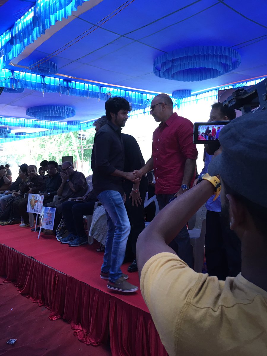 Celebs like Kamal Haasan, Sathyaraj at Nadigar Sangam Jallikattu protest. Kamal Haasan,Sathyaraj,Kamal Haasan at Jallikattu protest,Sathyaraj at Jallikattu protest,Jallikattu protest pics,Jallikattu protest images,Jallikattu protest photos,Jallikattu protest stills,Jallikattu protest pictures