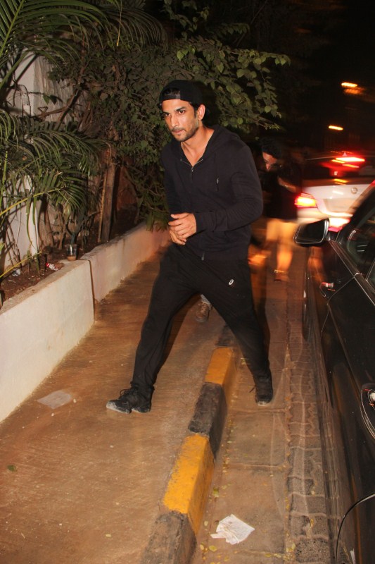 Bollywood actor Sushant Singh Rajput spotted at olive restaurant in Bandra. Sushant Singh Rajputm,Sushant Singh,Vikas Bahl,Sushant Singh Rajput spotted at olive restaurant,Vikas Bahl spotted at olive restaurant