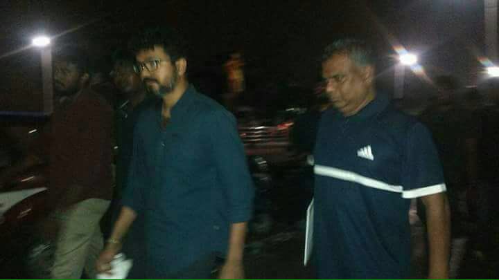 Jallikattu Ban: Ilayathalapathy Vijay joined Marina protest. Ilayathalapathy,Jallikattu,Vijay,Ilayathalapathy Vijay,Vijay joined Marina protest,Vijay at Marina protest,Marina protest,Jallikattu Protests,Vijay at Jallikattu protest,Vijay Jallikattu protest,Vijay Jallikattu protest pics,Vijay Jallikattu protest image