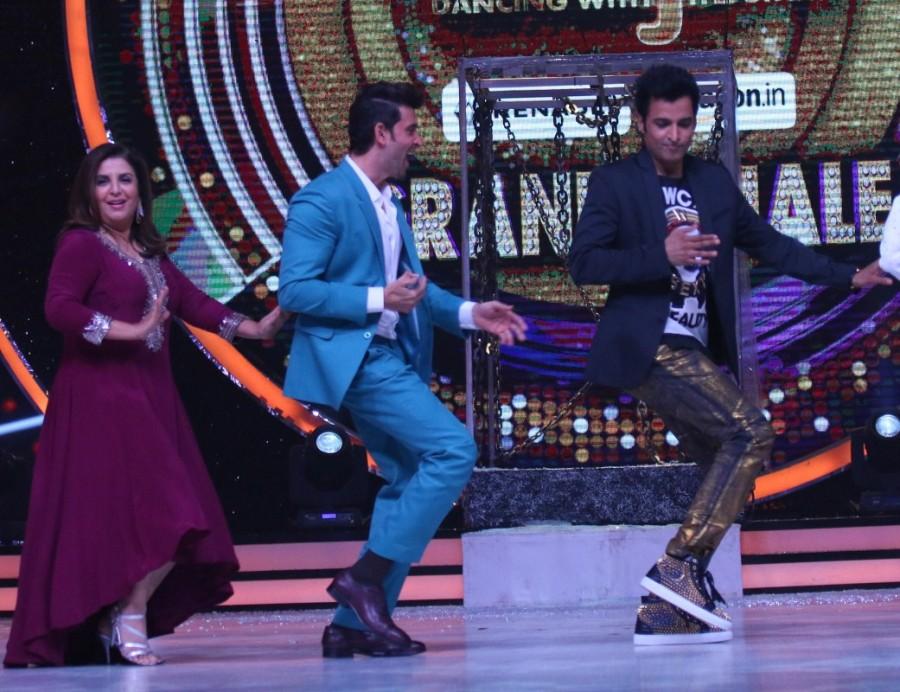 While Hrithik shared fond memories of having Farah as his first choreographer for his first song ‘Pyaar Ki Kashti Mein’, he attributed Ganesh for taking his dancing skills to the next level when both worked together in 'Koi Mil Gaya'. Jhalak Dikhhla Jaa,Jhalak Dikhhla Jaa final,Ek Pal Ka Jeena,Hrithik Roshan,actor Hrithik Roshan,Kaabil,Kaabil actor,Farah and Ganesh