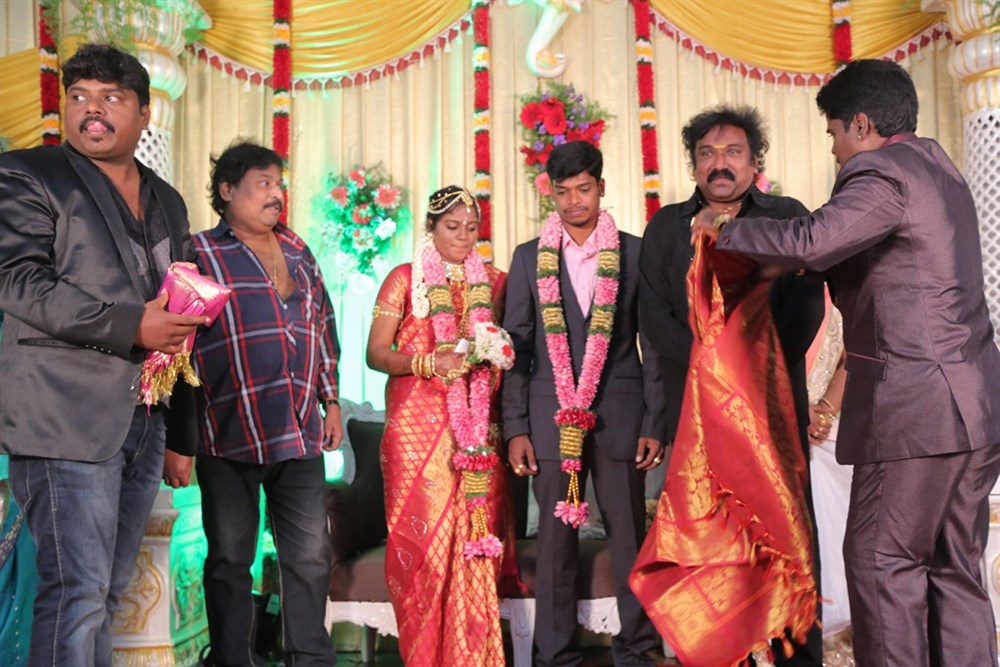 Gana Ulaganathan daughter's wedding reception held at Chennai. Celebs like Gaana Bala, Lollu Sabha Manohar and others graced the event. Gana Ulaganathan,Gana Ulaganathan daughter,Gaana Bala,Lollu Sabha Manohar,Gana Ulaganathan daughter wedding reception,Gana Ulaganathan daughter wedding reception pics,Gana Ulaganathan daughter wedding reception images,Gana Ulaganathan daughter wedding rec