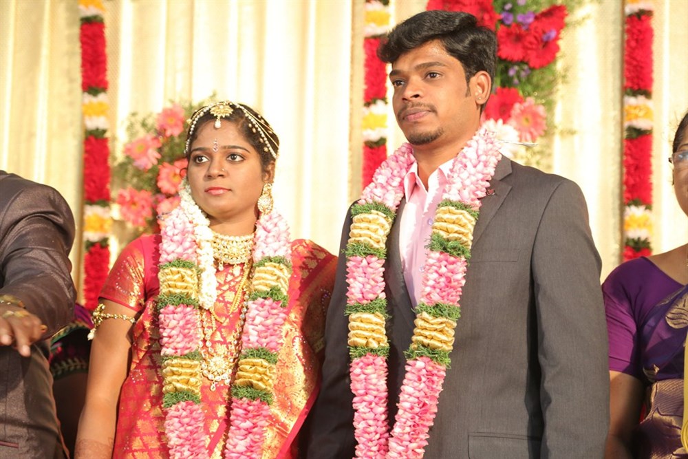 Gana Ulaganathan daughter's wedding reception held at Chennai. Celebs like Gaana Bala, Lollu Sabha Manohar and others graced the event. Gana Ulaganathan,Gana Ulaganathan daughter,Gaana Bala,Lollu Sabha Manohar,Gana Ulaganathan daughter wedding reception,Gana Ulaganathan daughter wedding reception pics,Gana Ulaganathan daughter wedding reception images,Gana Ulaganathan daughter wedding rec