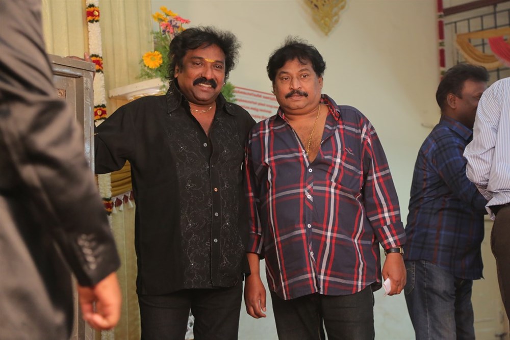 Gana Ulaganathan daughter's wedding reception held at Chennai. Celebs like Gaana Bala, Lollu Sabha Manohar and others graced the event. Gana Ulaganathan,Gana Ulaganathan daughter,Gaana Bala,Lollu Sabha Manohar,Gana Ulaganathan daughter wedding reception,Gana Ulaganathan daughter wedding reception pics,Gana Ulaganathan daughter wedding reception images,Gana Ulaganathan daughter wedding rec
