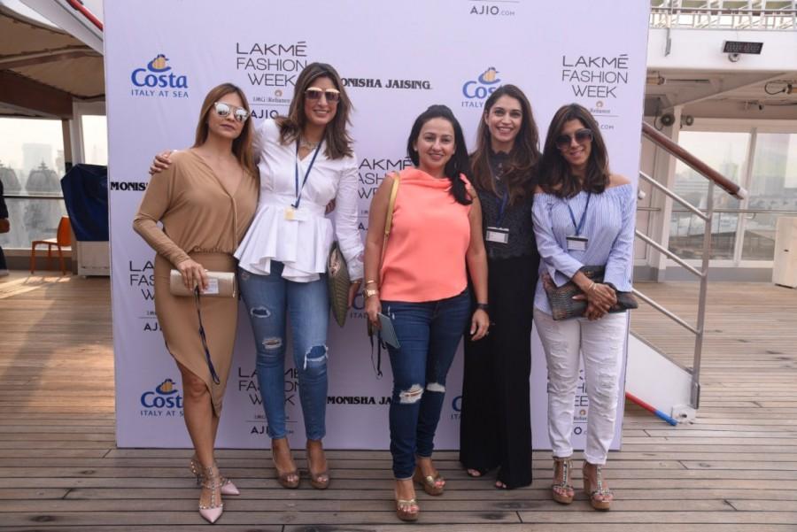 Deanne Panday, Nayantara Thacker, Penny Patel, Gayatri Shah, Renu Chainani at Lakme Fashion Week Summer Resort 2017. Sonakshi Sinha,Deanne Panday,Nayantara Thacker,Penny Patel,Gayatri Shah,Renu Chainani,Madhoo Shah,Lata Patel,Shaan,Lakme Fashion Week Summer Resort 201,Monisha Jaising,LFW SR 2017,LFW 2017,LFW