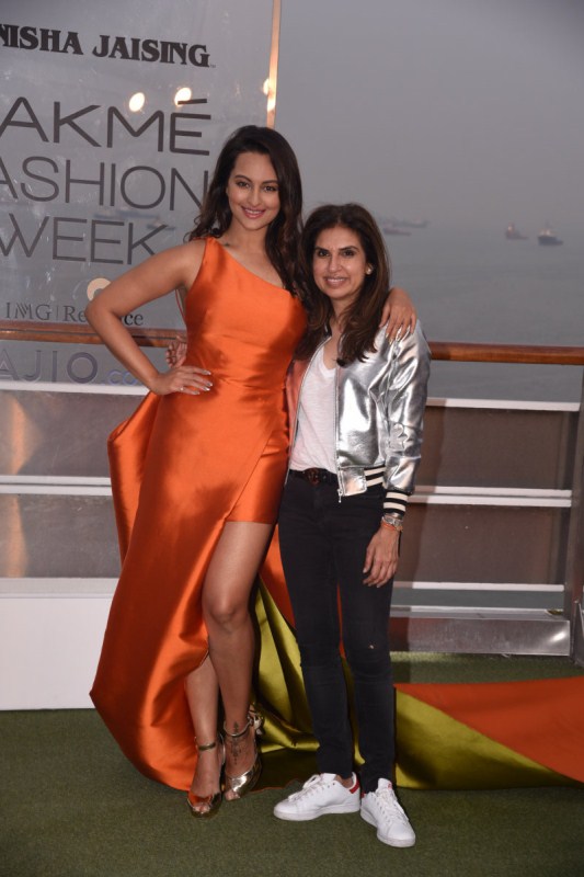 Showstopper Sonakshi Sinha with Designer Monisha Jaising at LFW SR 17. Sonakshi Sinha,Deanne Panday,Nayantara Thacker,Penny Patel,Gayatri Shah,Renu Chainani,Madhoo Shah,Lata Patel,Shaan,Lakme Fashion Week Summer Resort 201,Monisha Jaising,LFW SR 2017,LFW 2017,LFW