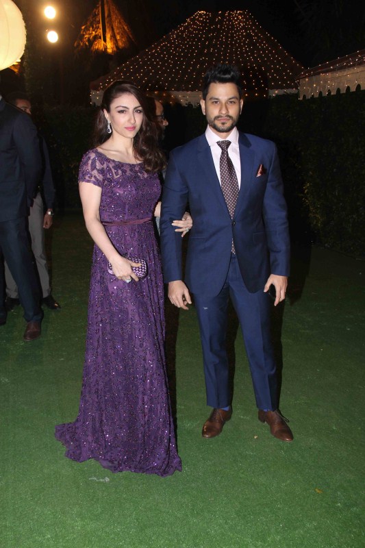 Soha Ali Khan and Kunal Khemu spotted at Ronnie Screwvala’s daughter’s wedding reception. Sonakshi Sinha,Katrina Kaif,Kiran Rao,Shahid Kapoor,Ronnie Screwvala’s daughter’s wedding reception,Kunal Kapoor,Naina Bachchan,Aditya Roy Kapur,Vidya Balan,Kiran Rao,Aftab Shivdasani,Nin Dusanj,Bunty Walia,Suniel Shetty,Anupama Chopra,Vidhu Vinod Chopra