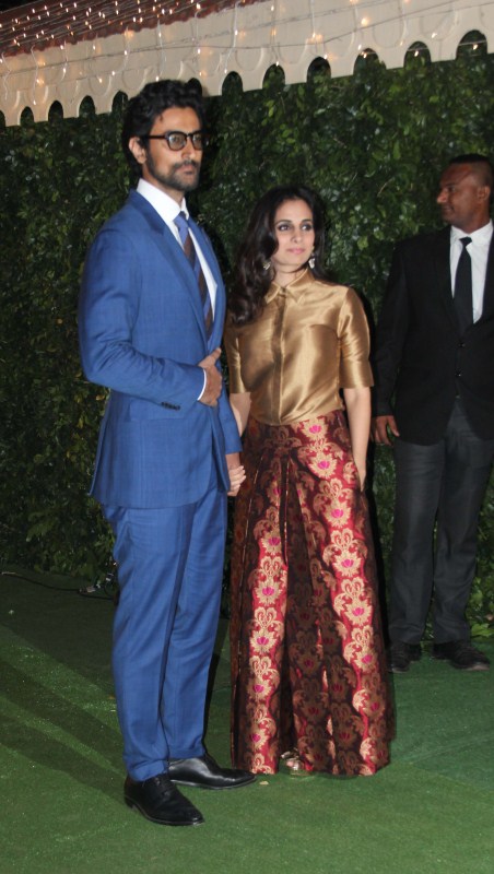 Kunal Kapoor and Naina Bachchan spotted at Ronnie Screwvala’s daughter’s wedding reception. Sonakshi Sinha,Katrina Kaif,Kiran Rao,Shahid Kapoor,Ronnie Screwvala’s daughter’s wedding reception,Kunal Kapoor,Naina Bachchan,Aditya Roy Kapur,Vidya Balan,Kiran Rao,Aftab Shivdasani,Nin Dusanj,Bunty Walia,Suniel Shetty,Anupama Chopra,Vidhu Vinod Chopra