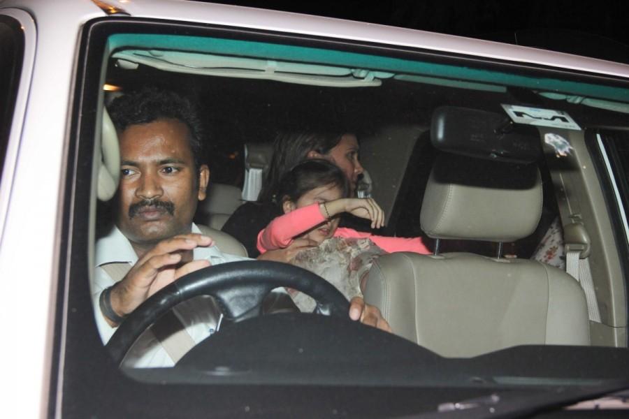 Bollywood actress Lara Dutta spotted with family at Bandra. Lara Dutta,actress Lara Dutta,Lara Dutta with family,Lara Dutta latest pics,Lara Dutta latest images,Lara Dutta latest photos,Lara Dutta latest stills,Lara Dutta latest pictures