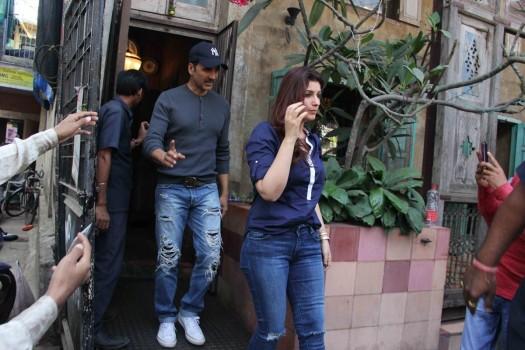 Bollywood actor Akshay Kumar and family spotted at Pali Hill in Bandra.