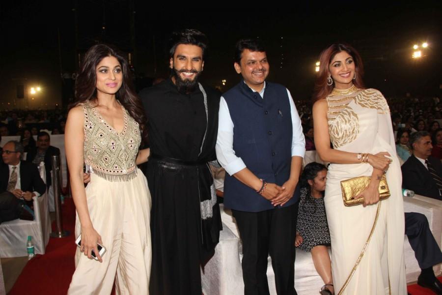 Ranveer Singh, Devendra Fadnavis, Shilpa Shetty and Shamita Shetty spotted during the Umang Mumbai Police Show 2017 in Mumbai, India on January 22,2017. Akshay Kumar,Ranveer Singh,Anushka Sharma,Preity Zinta,Alia Bhatt,Umang Mumbai Police Show 2017,celebs at Umang Mumbai Police Show 2017,Celebs at Umang Mumbai Police Show