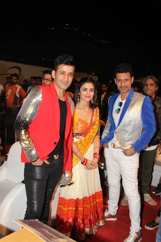 Alia Bhatt spotted during the Umang Mumbai Police Show 2017 in Mumbai, India on January 22,2017. Akshay Kumar,Ranveer Singh,Anushka Sharma,Preity Zinta,Alia Bhatt,Umang Mumbai Police Show 2017,celebs at Umang Mumbai Police Show 2017,Celebs at Umang Mumbai Police Show