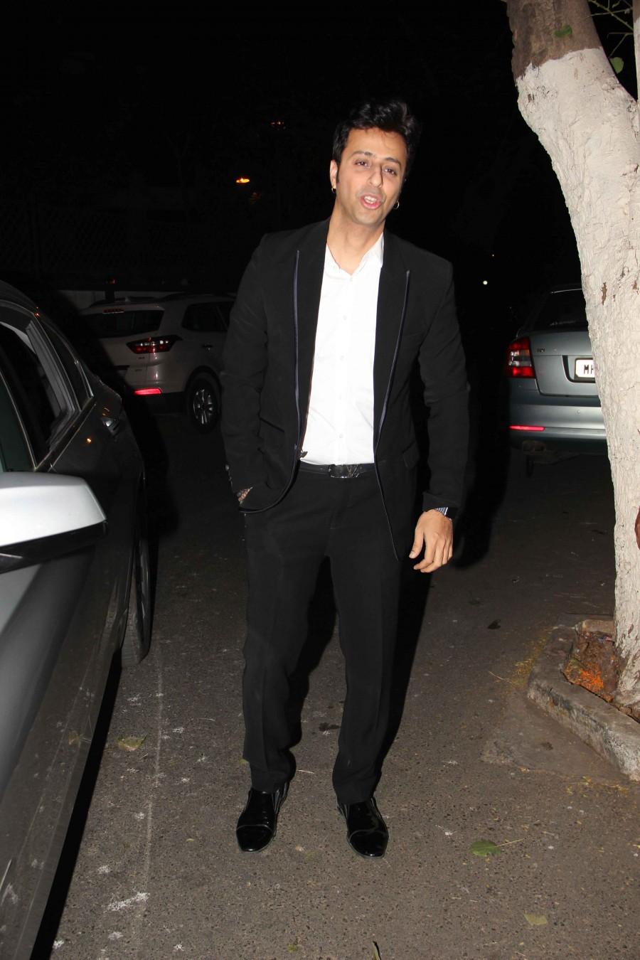 Salim Merchant snapped post party at Rakesh Roshan's house Rakesh Roshan,Hrithik Roshan,Sussanne Khan,Yami Gautam,Resul Pookutty,Shadia Pookutty,Ravi Behl,Salim Merchant,Sulaiman Merchant,Yami Gautam