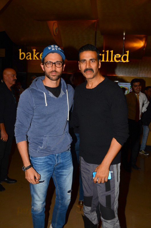 Hrithik Roshan with Akshay Kumar spotted at Kaabil special screening. Akshay Kumar,Sonam Kapoor,Hrithik Roshan,Yami Gautam,Kaabil,Kaabil special screening,Kaabil special screening pics,Kaabil special screening images,Kaabil special screening photos,Kaabil special screening stills,Kaabil special screening pictures