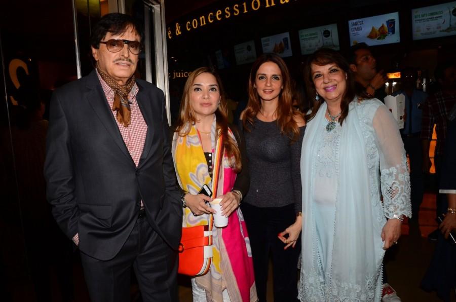 Sanjay Khan with family spotted at Kaabil special screening. Akshay Kumar,Sonam Kapoor,Hrithik Roshan,Yami Gautam,Kaabil,Kaabil special screening,Kaabil special screening pics,Kaabil special screening images,Kaabil special screening photos,Kaabil special screening stills,Kaabil special screening pictures