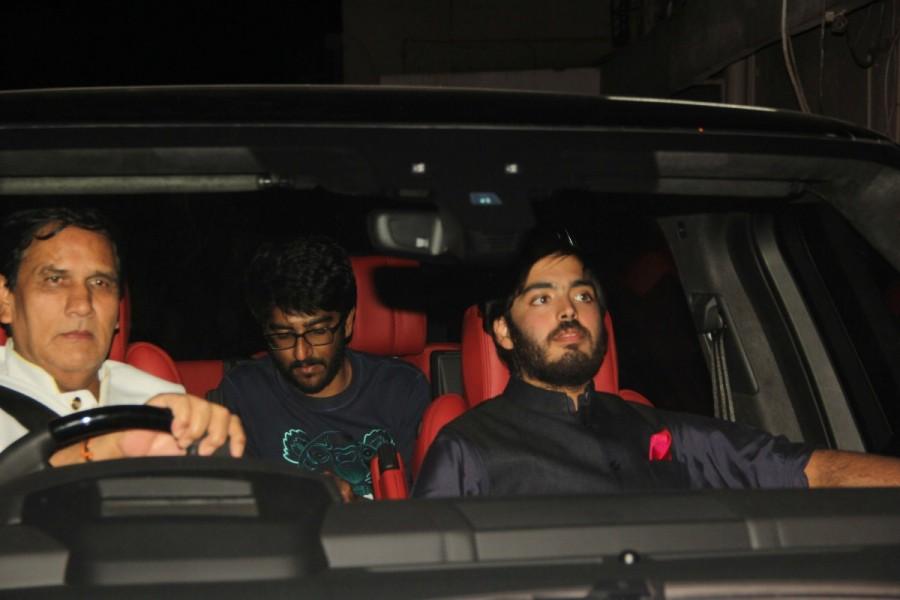 Anant Ambani snapped at Salman Khan's house. Saif Ali Khan,Lulia Vantur,Anant Ambani,Salman Khan,Salman Khan house,celebs at Salman Khan house,Saif Ali Khan at Salman Khan house,Lulia Vantur at Salman Khan house