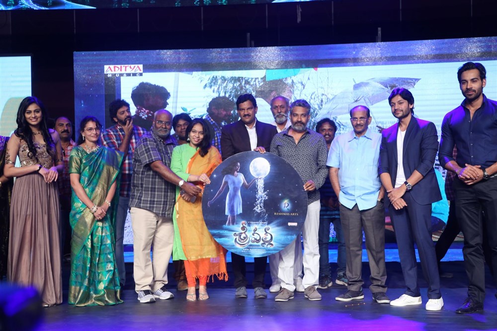 Telugu movie Sri Valli audio launch event held at Hyderabad. Celebs like SS Rajamouli, MM Keeravani, Rama Rajamouli, MM Srilekha, Srivalli Keeravani, Vijayendra Prasad, BVSN Prasad, Neha Hinge, Rajath, Sunitha, SR Charan, Koratala Siva, Hema, Rajkumar Brindaavan, Paruchuri Gopala Krishna and others graced the event. Sri Valli,Sri Valli audio launch,Sri Valli music launch,Sri Valli music,SS Rajamouli,MM Keeravani,Rama Rajamouli,MM Srilekha,Srivalli Keeravani,Vijayendra Prasad,BVSN Prasad,Sri Valli audio launch pics,Sri Valli audio launch images,Sri Valli audio launch