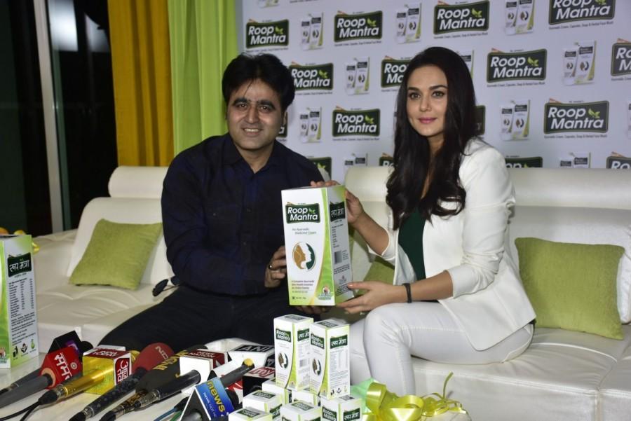 Ad shoot of Bollywood actress Preity Zinta for face cream ROOP MANTRA as Brand Ambassador in Mumbai on January 24, 2017. Preity Zinta,actress Preity Zinta,Roop Mantra face cream Ad,Roop Mantra face cream,ROOP MANTRA,Preity Zinta latest pics,Preity Zinta latest images,Preity Zinta latest photos,Preity Zinta latest stills,Preity Zinta latest pictures