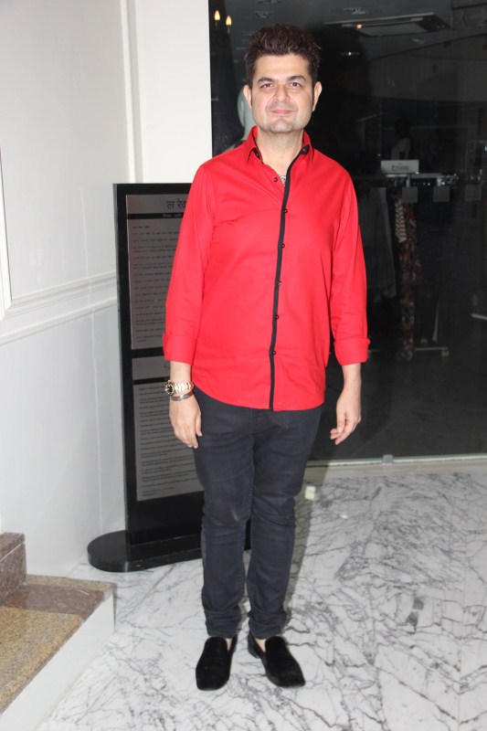 Dabboo Ratnani spotted at Shah Rukh Khan's Raees special screening. Akshara Haasan,Chunky Pandey,Dino Morea,Ritesh Sidhwani,Shakeel Ladak,Daisy Shah,Ashutosh Gowariker,Dabboo Ratnani,Shah Rukh Khan,Raees special screening,Raees special screening pics,Raees special screening images,Raees special screening photos,Raees spec