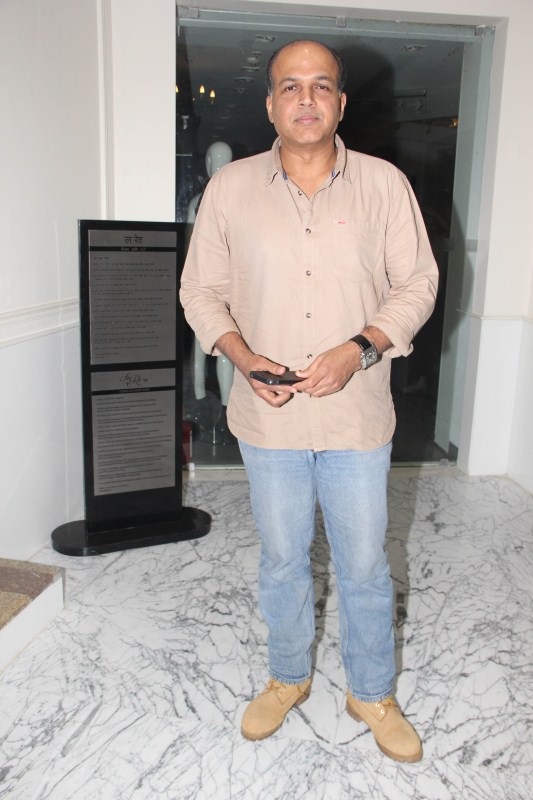 Ashutosh Gowariker spotted at Shah Rukh Khan's Raees special screening. Akshara Haasan,Chunky Pandey,Dino Morea,Ritesh Sidhwani,Shakeel Ladak,Daisy Shah,Ashutosh Gowariker,Dabboo Ratnani,Shah Rukh Khan,Raees special screening,Raees special screening pics,Raees special screening images,Raees special screening photos,Raees spec