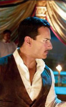 Saif's upcoming film Rangoon has been receiving tremendous response from the audience. The trailer which was released crossed 10 million views in merely 4 days. Kareena Kapoor,Kareena Kapoor Khan,Saif Ali Khan,Saif Ali Khan look,Saif Ali Khan look in Rangoon,Rangoon,Bollywood movie Rangoon,Safi's Rangoon,Rangoon pics,Rangoon images,Rangoon photos,Rangoon stills,Rangoon pictures