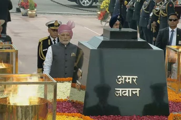 Prime Minister Narendra Modi on Thursday paid tribute to the martyrs by laying a wreath at the Amar Jawan Jyoti at India Gate on the occasion of Republic Day. Republic Day 2017,Republic Day,PM Narendra Modi,Narendra Modi,Amar Jawan Jyoti,India Gate,Republic Day celebrations,Republic Day celebrations pics,Republic Day celebrations images,Republic Day celebrations photos,Republic Day celebrations stills