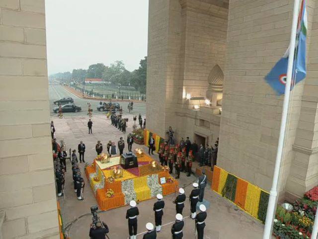 Republic Day 2017: PM Narendra Modi pays tribute at Amar Jawan Jyoti. Republic Day 2017,Republic Day,PM Narendra Modi,Narendra Modi,Amar Jawan Jyoti,India Gate,Republic Day celebrations,Republic Day celebrations pics,Republic Day celebrations images,Republic Day celebrations photos,Republic Day celebrations stills