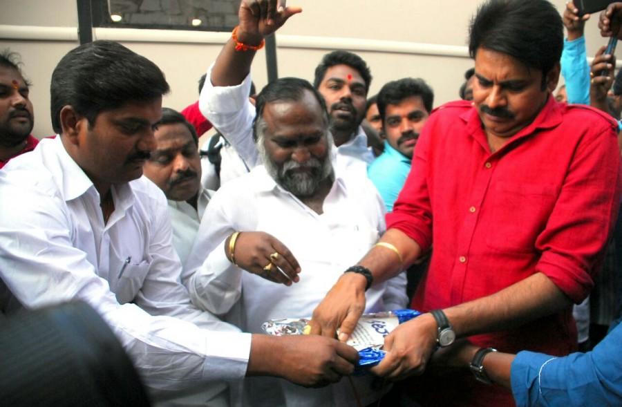 South Indian actor Pawan Kalyan launches Manam newspaper on Katamarayudu sets. Pawan Kalyan,actor Pawan Kalyan,Manam newspaper,Katamarayudu,Katamarayudu on the sets,Katamarayudu on sets,Pawan Kalyan launches Manam newspaper,Telugu movie Katamarayudu,Katamarayudu pics,Katamarayudu images,Katamarayudu photos,Katamarayudu stills,Katama