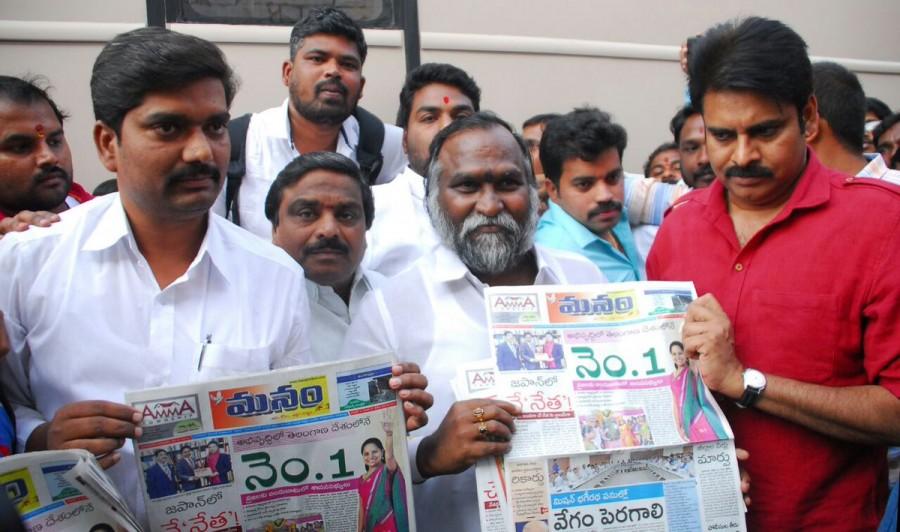 South Indian actor Pawan Kalyan launches Manam newspaper on Katamarayudu sets. Pawan Kalyan,actor Pawan Kalyan,Manam newspaper,Katamarayudu,Katamarayudu on the sets,Katamarayudu on sets,Pawan Kalyan launches Manam newspaper,Telugu movie Katamarayudu,Katamarayudu pics,Katamarayudu images,Katamarayudu photos,Katamarayudu stills,Katama