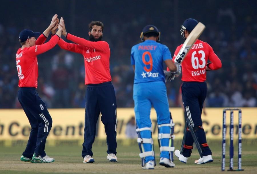 Two balls later, the lanky spinner departed Billings to bring India back into he match. Billings tried to play the ball across the line, but ended up yorking himself as the ball drifted back into his toes and then to the stumps. England were now at 43-2 with 105 runs needed from 16 overs. Ind vs Eng,India,India vs England,Eoin Morgan,Virat Kohli,Ind vs Eng Live,India vs England 1st T20,England beat India,England beat India by seven wickets
