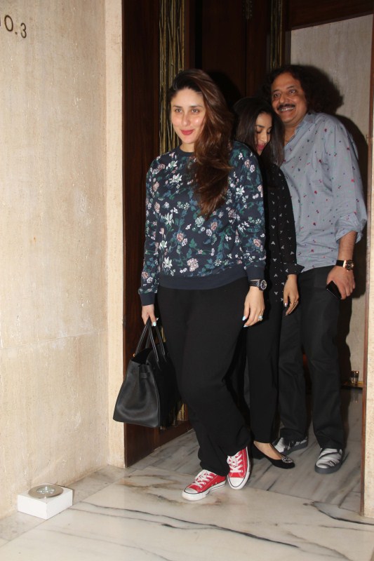 Bollywood actress Kareena Kapoor Khan and Sophie Choudry snapped post dinner at Manish Malhotra’s house. Kareena Kapoor Khan,Sophie Choudry,Kareena Kapoor Khan and Sophie Choudry,Manish Malhotra,Kareena Kapoor Khan at Manish Malhotra house,Sophie Choudry at Manish Malhotra house