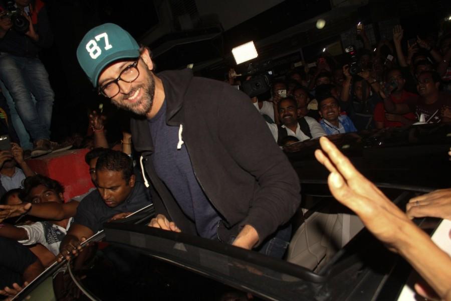 Bollywood actor Hrithik Roshan meet and greet fans at Chandan Cinema at Juhu in Mumbai on 26th January. Hrithik Roshan,kaabil,Kaabil promotion,Kaabil movie promotion,Hrithik Roshan meet fans,Chandan Cinema,Hrithik Roshan latest pics,Hrithik Roshan latest images,Hrithik Roshan latest photos,Hrithik Roshan latest stills,Hrithik Roshan latest pictures