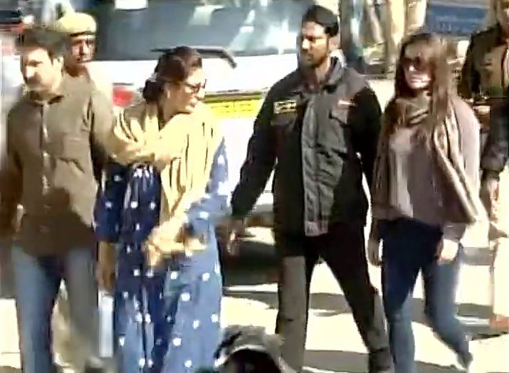 Blackbuck poaching case: Salman Khan, Saif Ali Khan, Tabu and Sonali Bendre appear before Jodhpur court. Salman Khan,Saif Ali Khan,Tabu,Sonali Bendre,Blackbuck poaching case,Blackbuck poaching