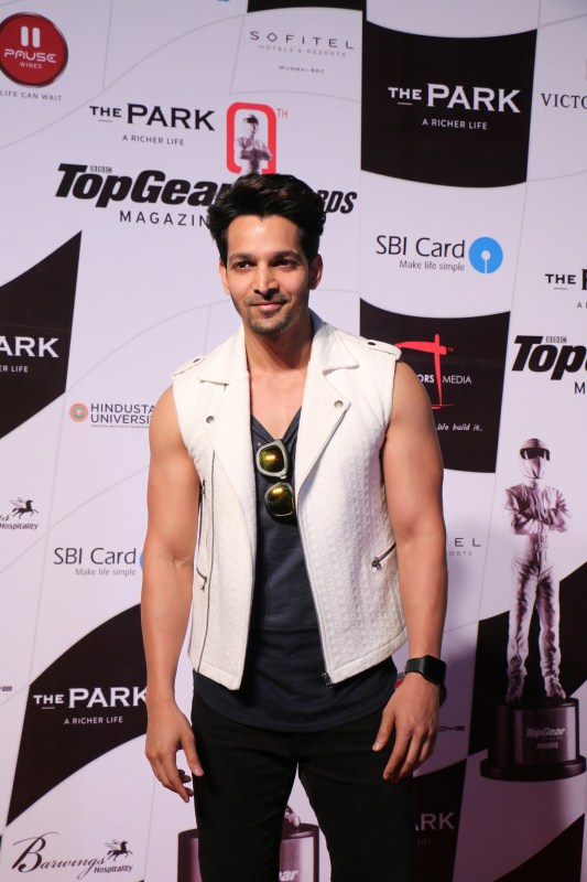 The red carpet was graced by popular celebrities and renowned personalities who dazzled the night with their presence. The award ceremony was a visual fiesta with colorful performances and the winning new metals of 2016 on display. TopGear magazine awards,TopGear magazine,9th edition of TopGear magazine awards,TopGear,best of automobile in 2016,best of automobile,Harshvardhan Rane,Kartik Aaryan,Angad Singh Bedi,Rahul Mahajan,Taaha Shah
