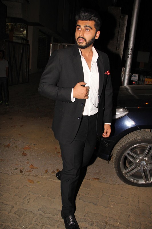 Photos of Bollywood actor Arjun Kapoor spotted at Mohit Suri's office in Mumbai. Arjun Kapoor and Shraddha Kapoor,Arjun Kapoor,Shraddha Kapoor,Arjun Kapoor spotted at Mohit Suri,Shraddha Kapoor spotted at Mohit Suri,Mohit Suri office