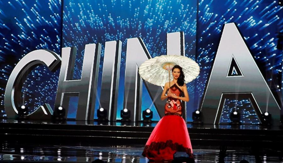 China's Li Zhen Ying competes during a national costume preliminary competition. Miss Universe 2016,Miss Universe,Miss Universe 2016 pics,Miss Universe 2016 images,Miss Universe 2016 photos,Miss Universe 2016 stills,Miss Universe 2016 pictures,Miss Universe pics,Miss Universe images,Miss Universe photos,Miss Universe stills,Miss Unive