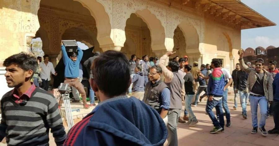 They also damaged some cameras and other equipment, forcing Bhansali to stop shooting. "We had earlier requested him (Bhansali) to show us the script which he did not do. We are against distorting of historical facts and we know that he has distorted historical facts," Vivek Singh of Karni Sena told IANS. Sanjay Leela Bhansali attacked,Sanjay Leela Bhansali,sanjay leela bhansali attacked on Padmavati sets,Padmavati,Padmavati shooting,Deepika Padukone,Ranveer Singh,Shahid Kapoor
